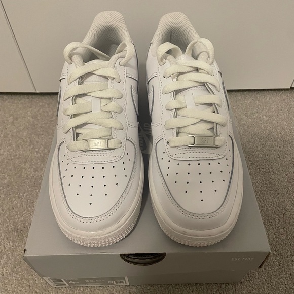 Nike Air Force 1 - All White - Picture 3 of 6